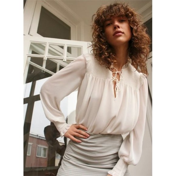 ARITZIA WILFRED CREAM SMOCKED LACE-UP RUFFLE BLOUSE M NWT - Picture 1 of 15